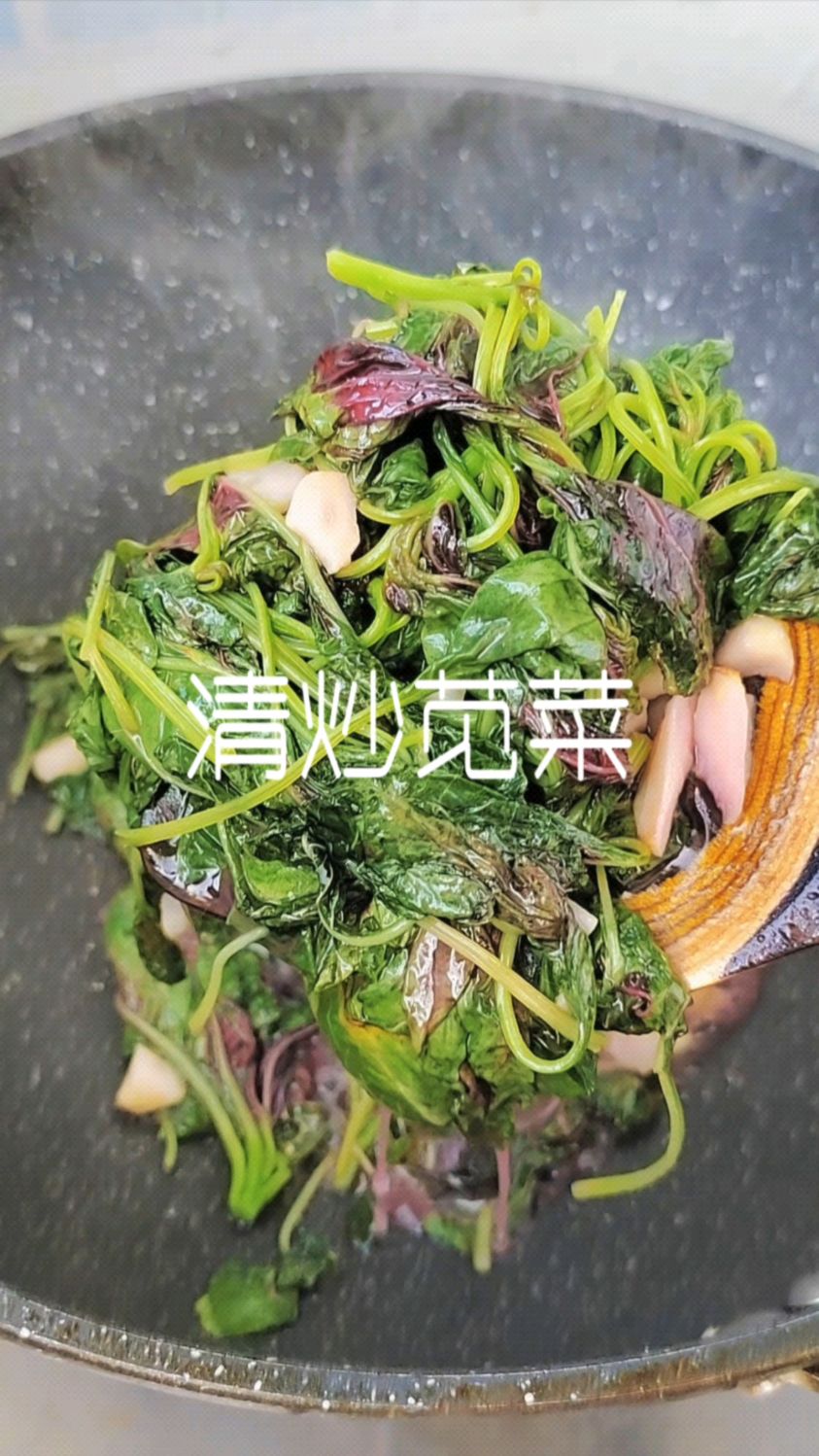 清炒苋菜你像我这样做,在拌上一碗粉色的米饭,太香了