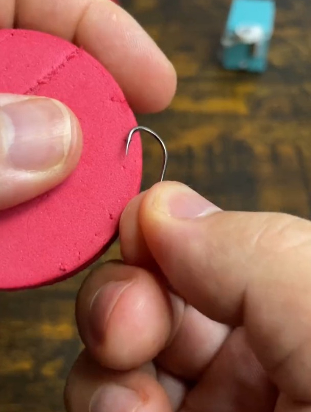 又到了钓大鱼的季节,想要咬钩不跑鱼,鱼钩的选择很关键!