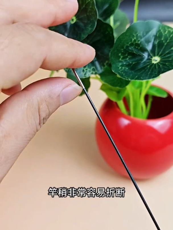 竿稍是鱼竿最脆弱的部分,不小心折断如何修复?老钓友现场演示!