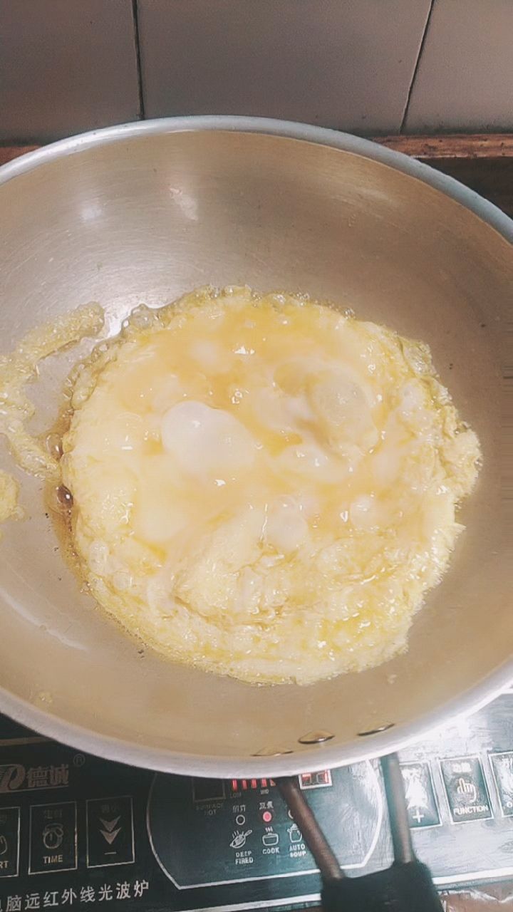 看看我做的午饭煎鸡蛋