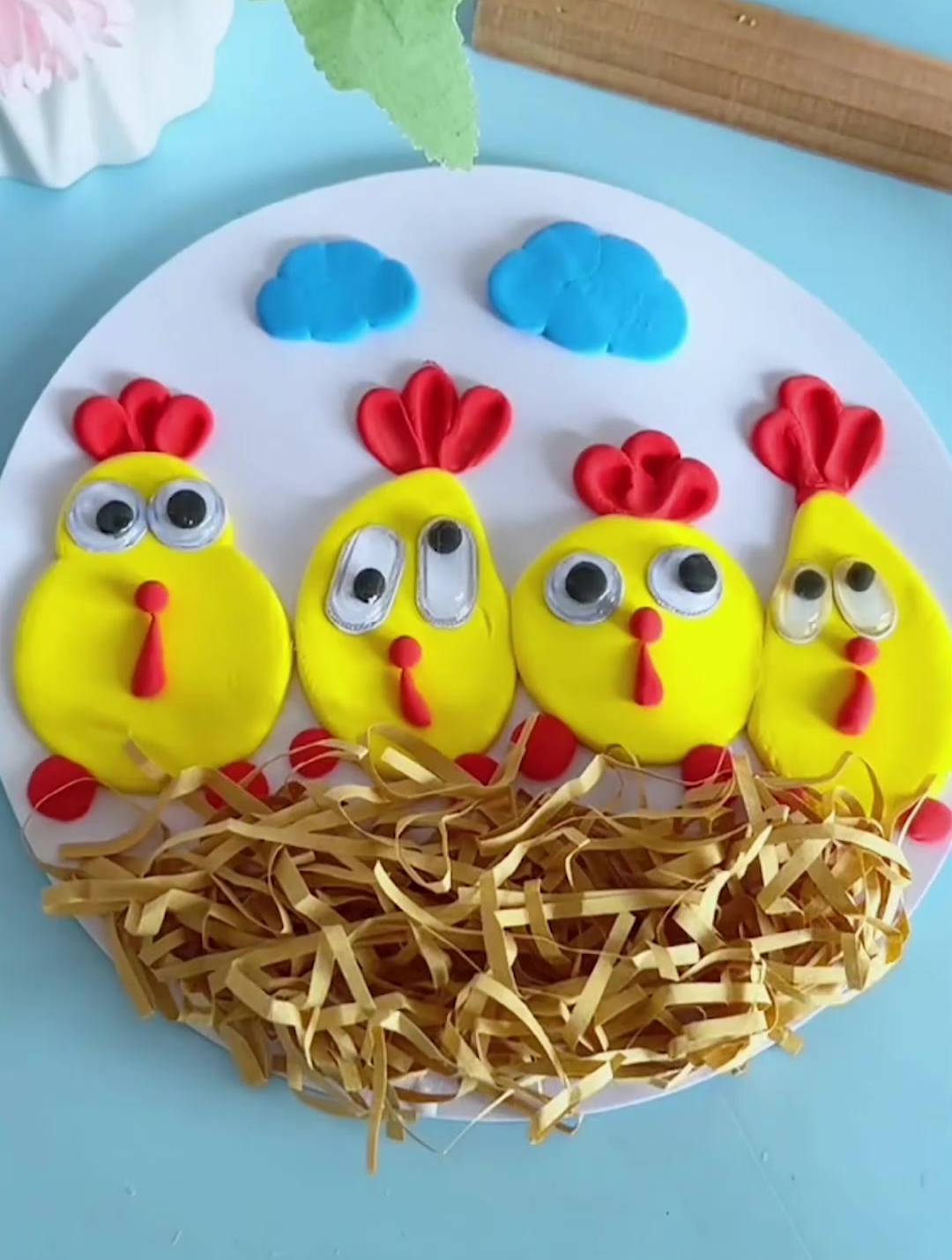 简单好做的橡皮泥手工小鸡