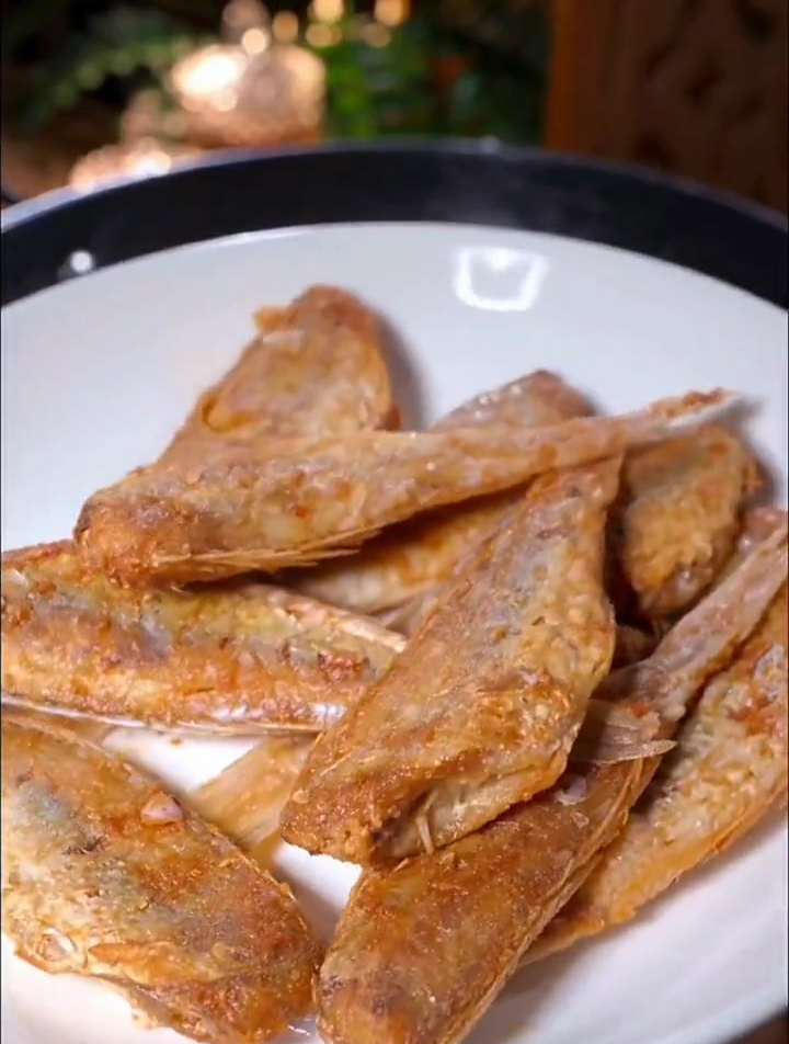 红杉鱼又叫金丝鱼,外酥里嫩口感咸香,味道真的太绝了