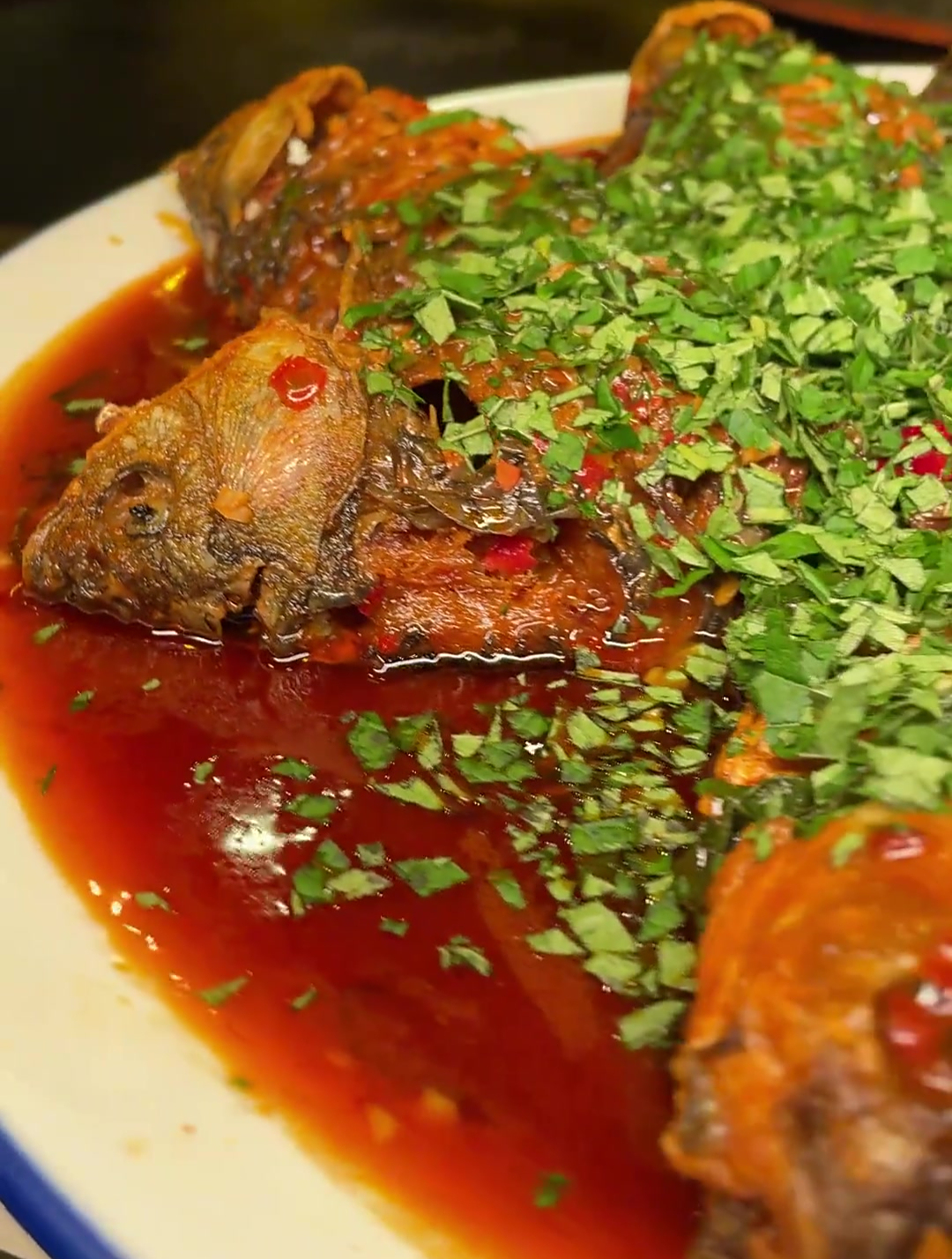 藿香熟了,必须给大家来一道川菜《藿香鲫鱼》搭配一个下饭白斩鸡