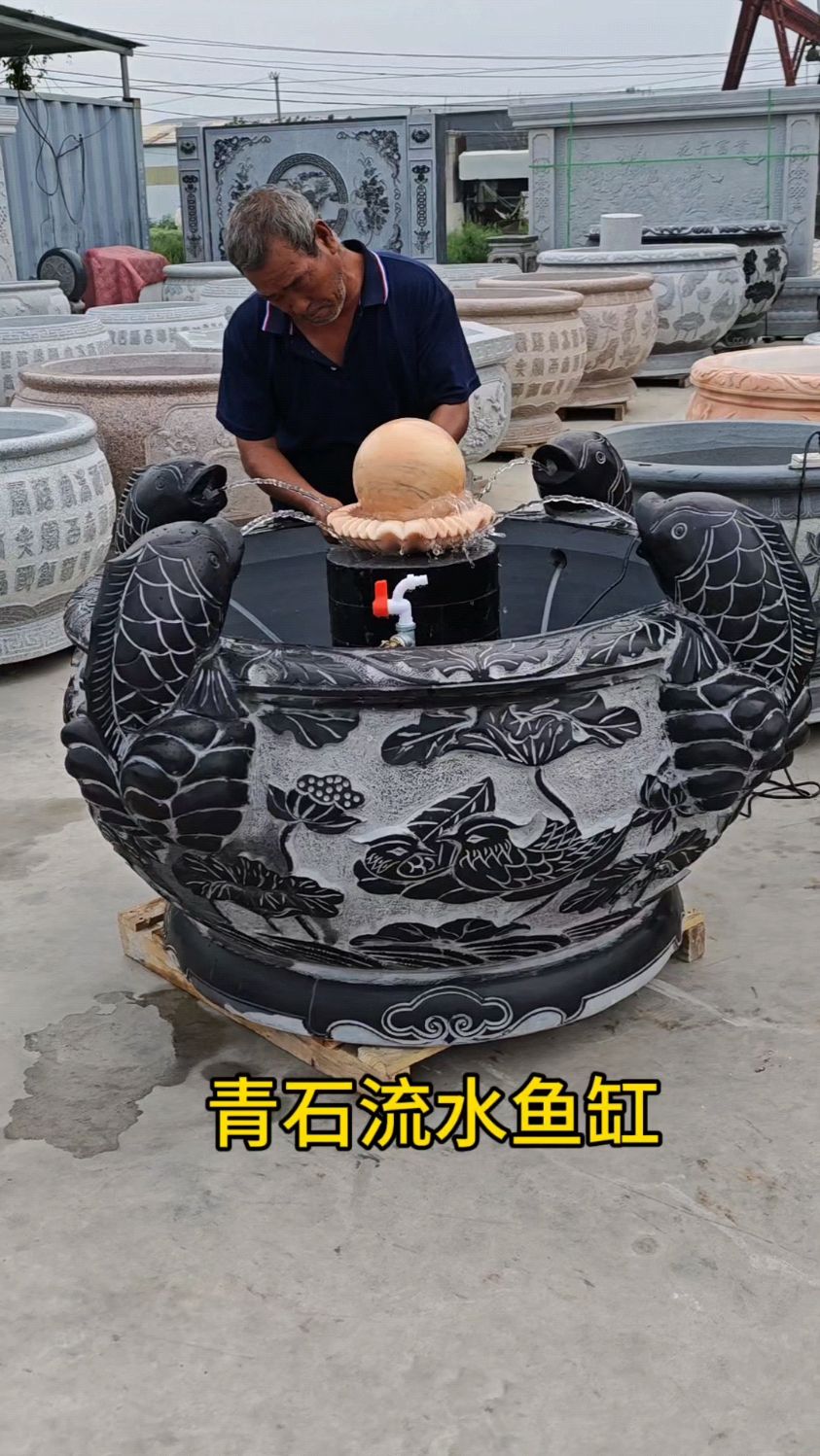 庭院里怎么能少得了流水鱼缸呢