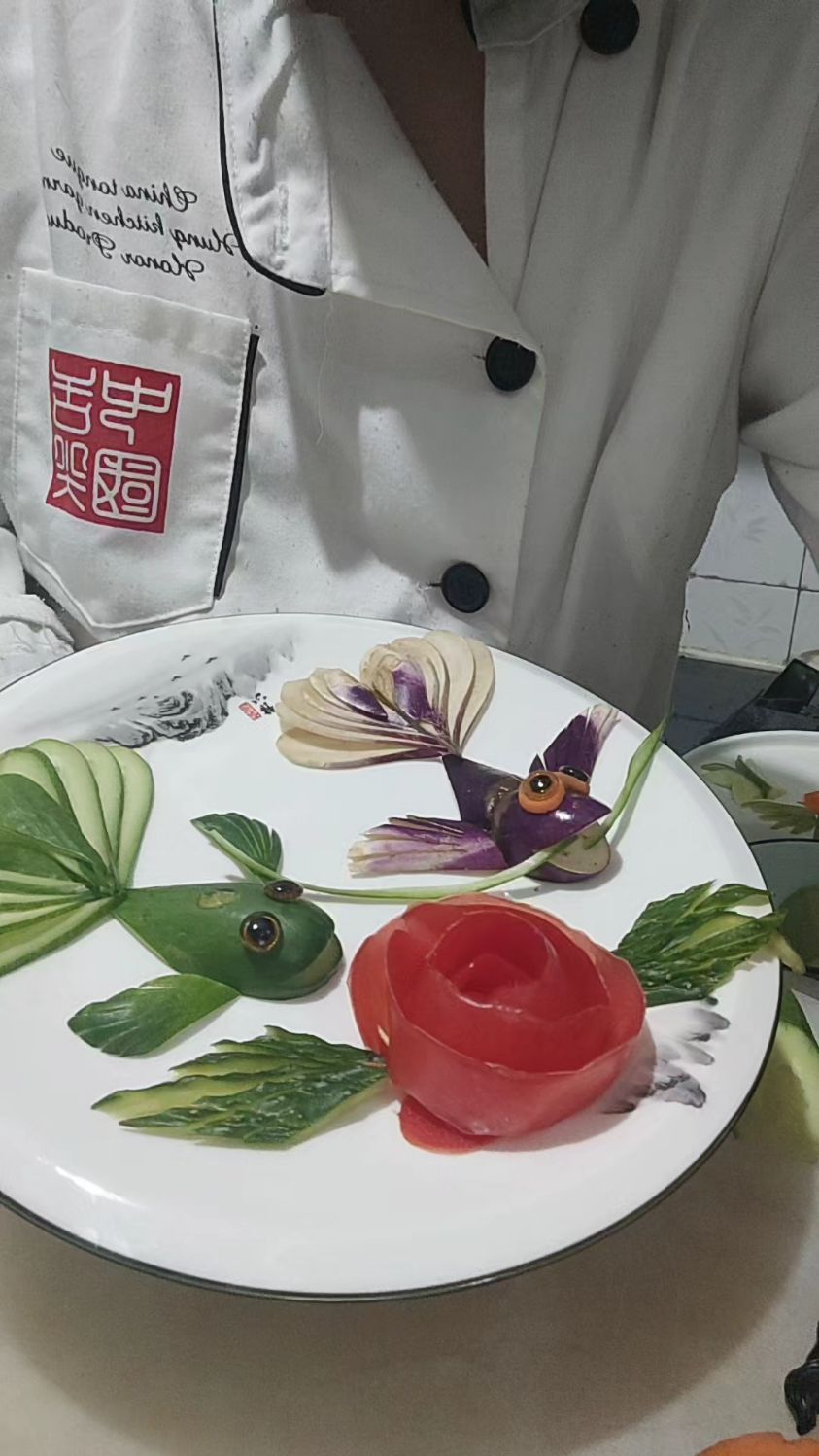 山茄子直接蒸着吃是没有灵魂的,正确的有仪式感的吃法是这样的