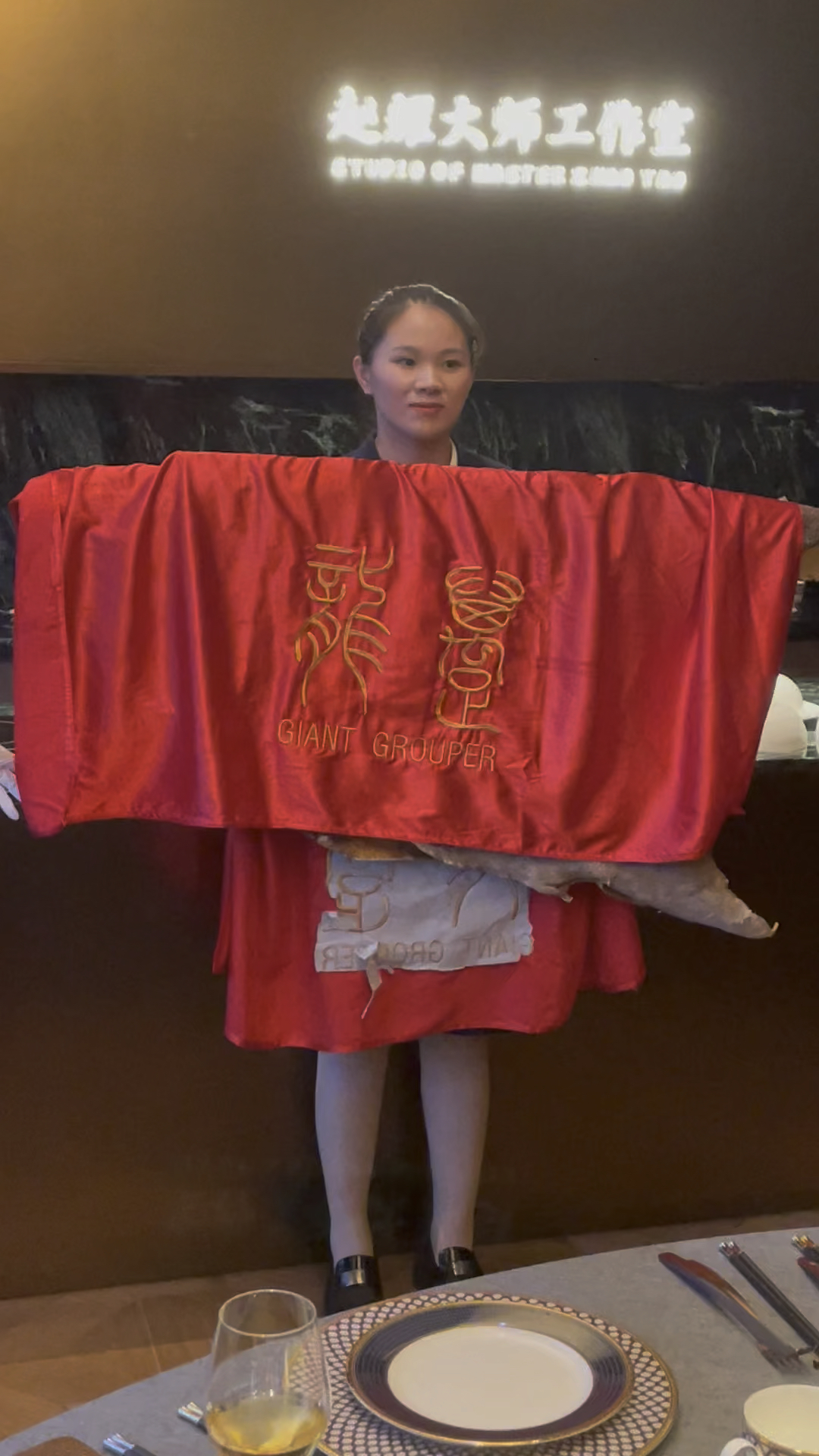 中国烹饪大师樊胜武先生,收藏澳洲龙趸鱼皮,海中珍品,价值不菲