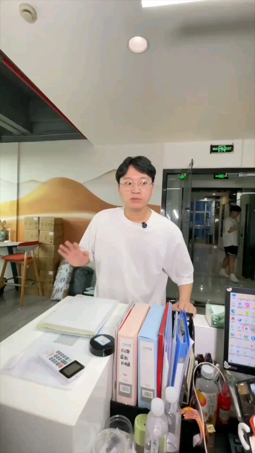 以后上报班只给老板带巴比馒头