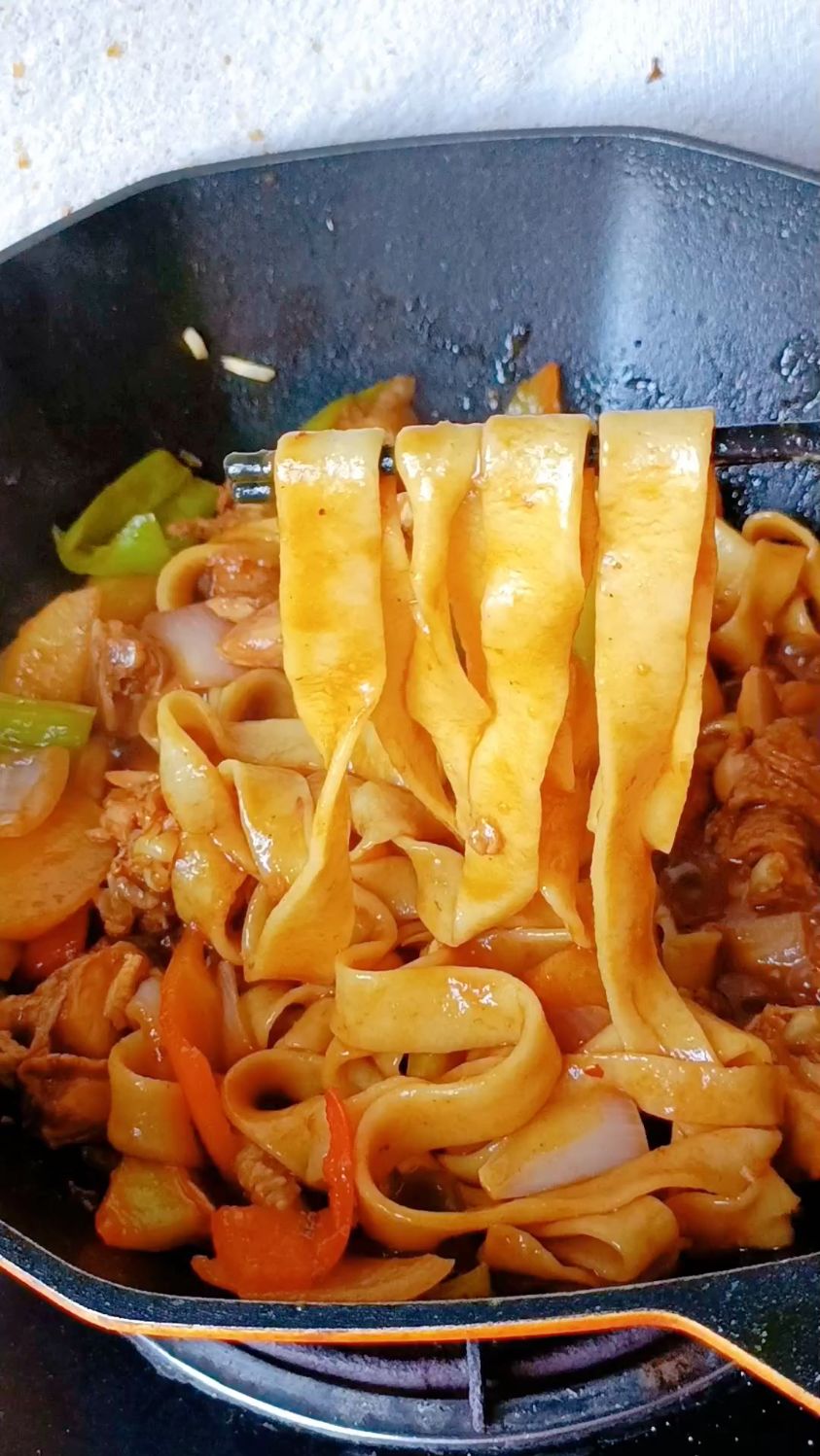 家庭版的大盘鸡拌面,做法简单还好吃