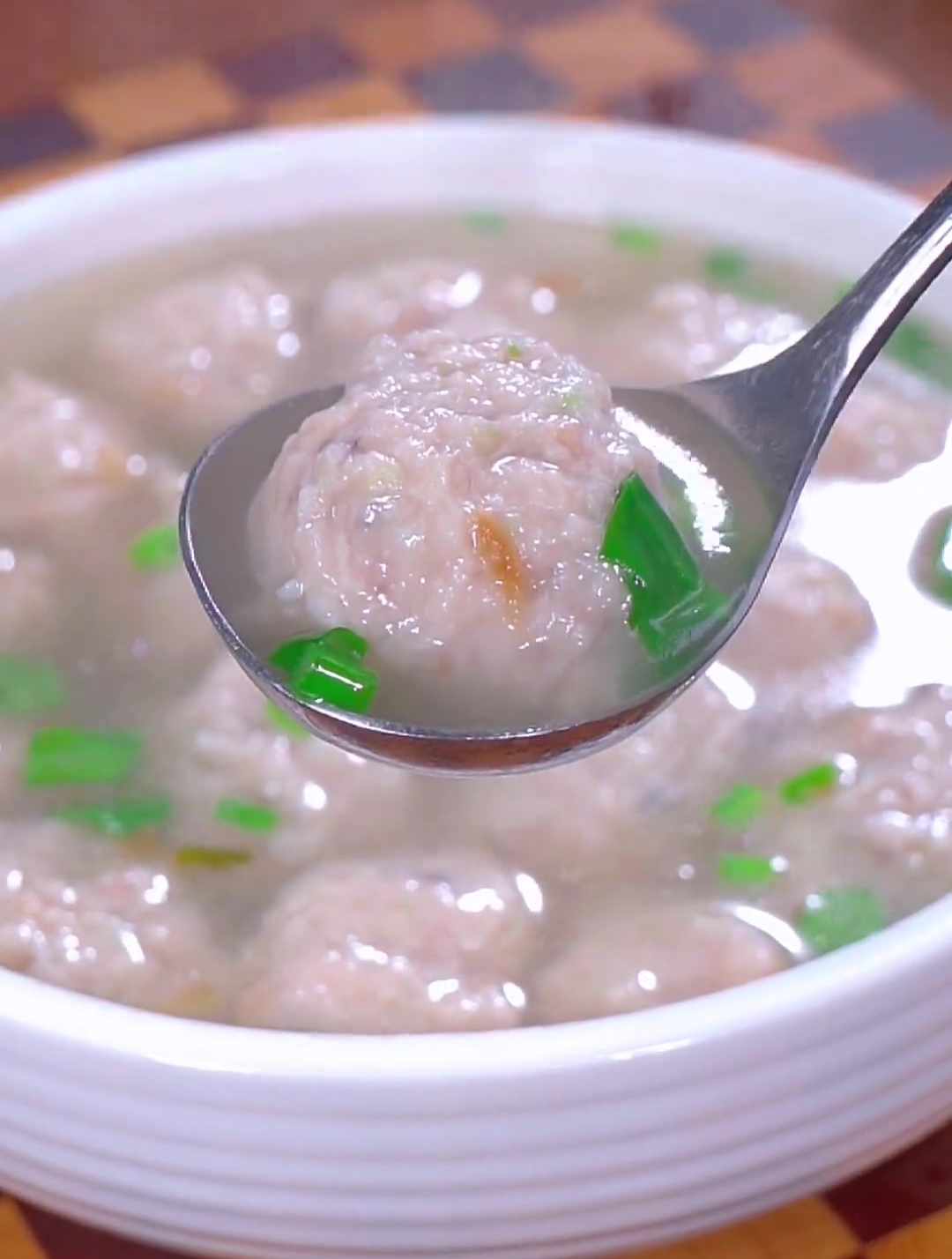 你们要是想吃香菇肉丸子,不要再去买保质期超长的速冻产品