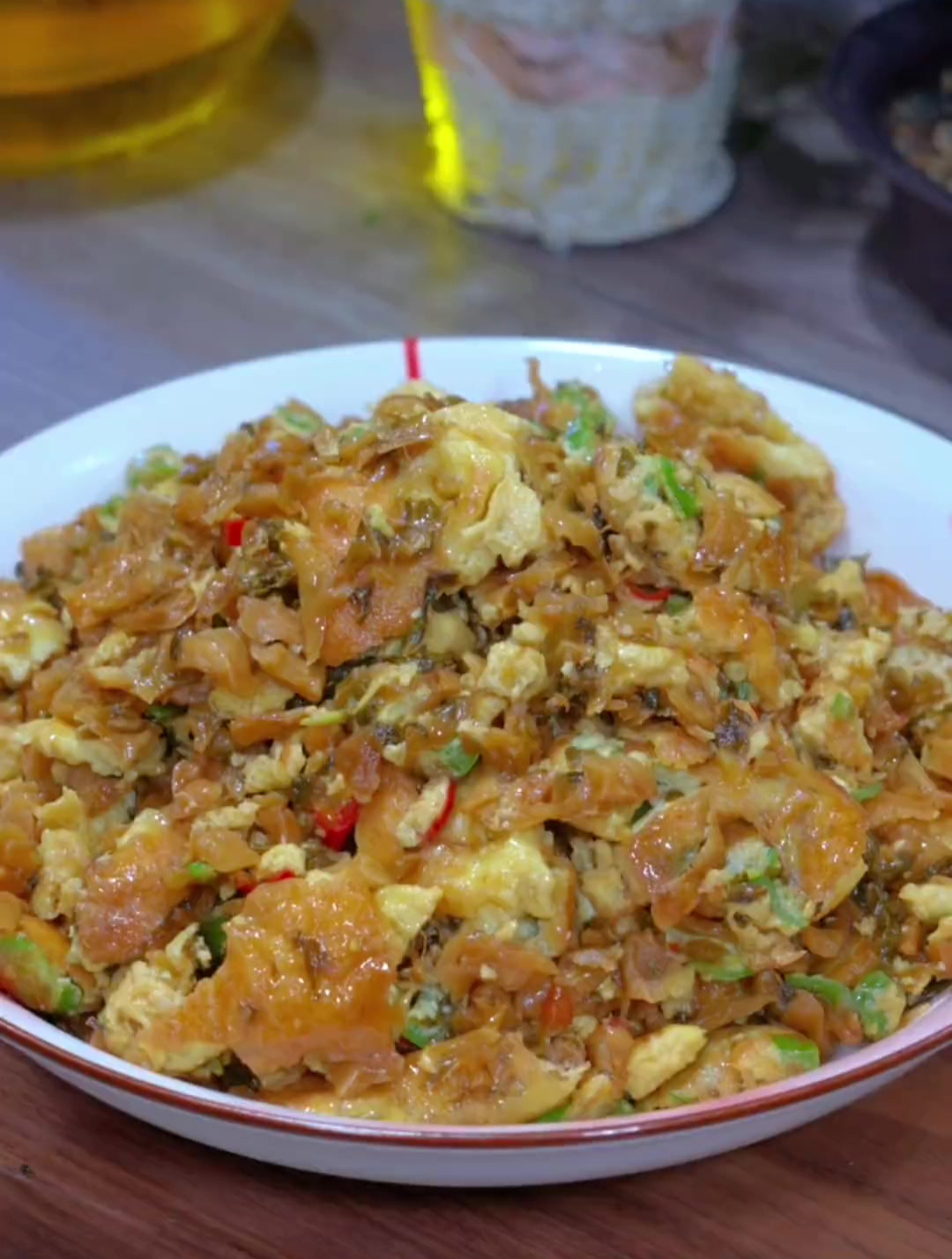 外婆菜炒鸡蛋,这个做法非常的下饭,大家一定要试试