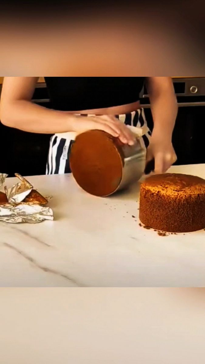 外国女友给弄了一个恶趣味的蛋糕,她们可真开放啊