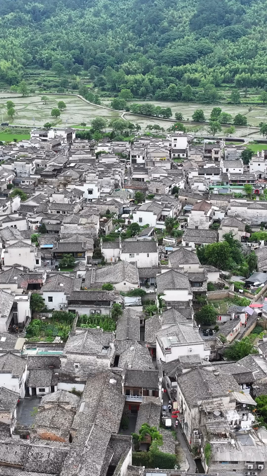 航拍安徽黄山宏村,徽派建筑的典型代表,画里的中国乡村