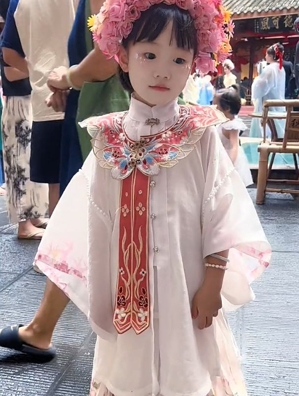 头戴簪花,去看梦里的大鱼海棠