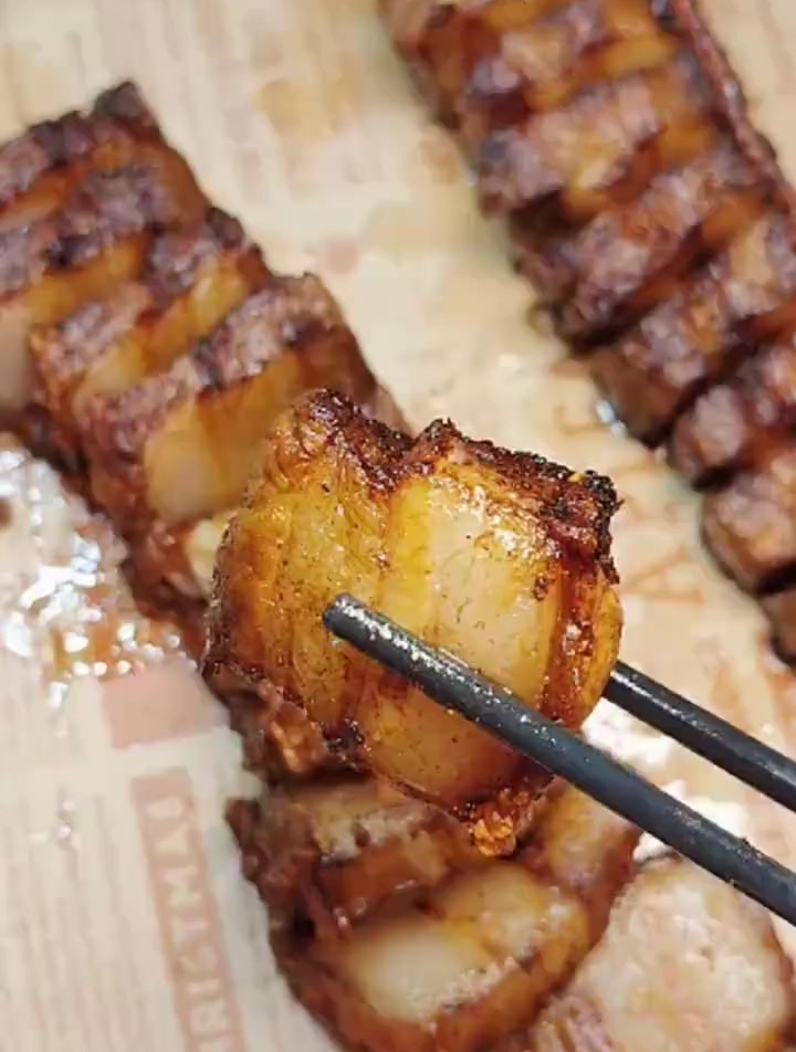 脆皮五花肉,早就想下手了,脆是真脆,那说好的肥而不腻呢?