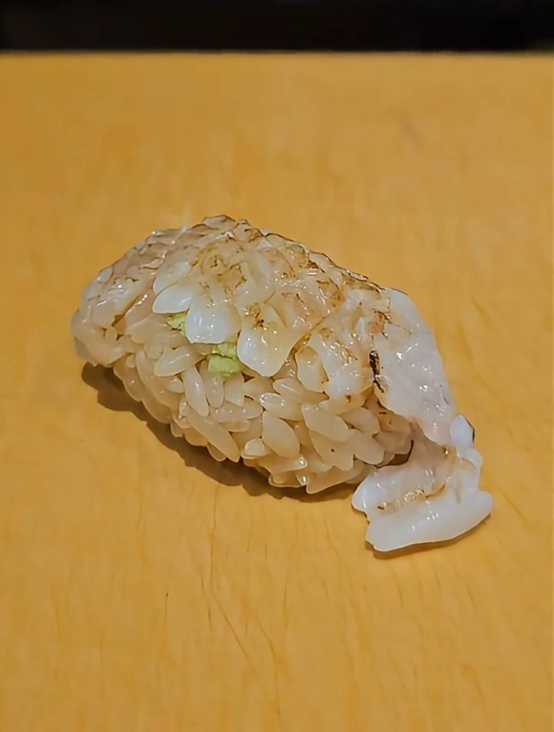 「独家揭秘」比目鱼手握寿司:深海之吻,掌中美味新风尚!