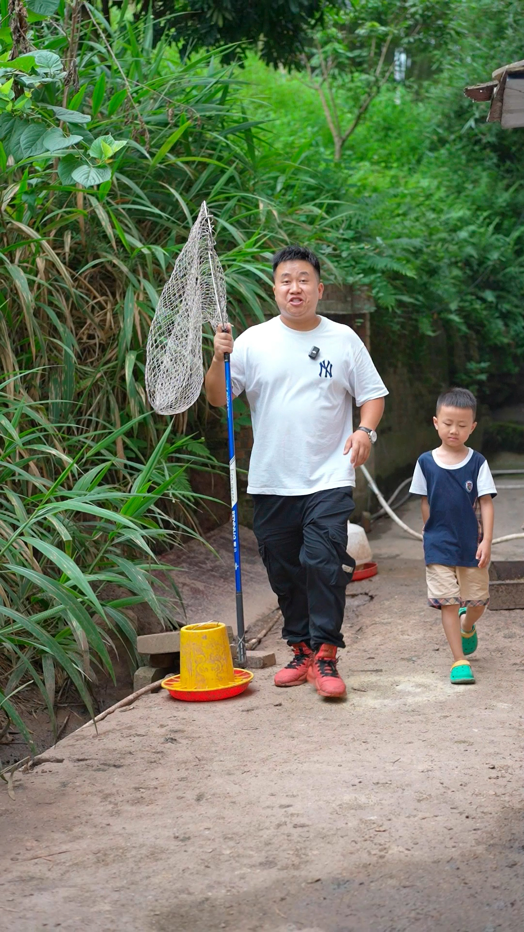 大儿子补习班结束了,正是开启暑假生活,今天给他做道“芋儿鸡”