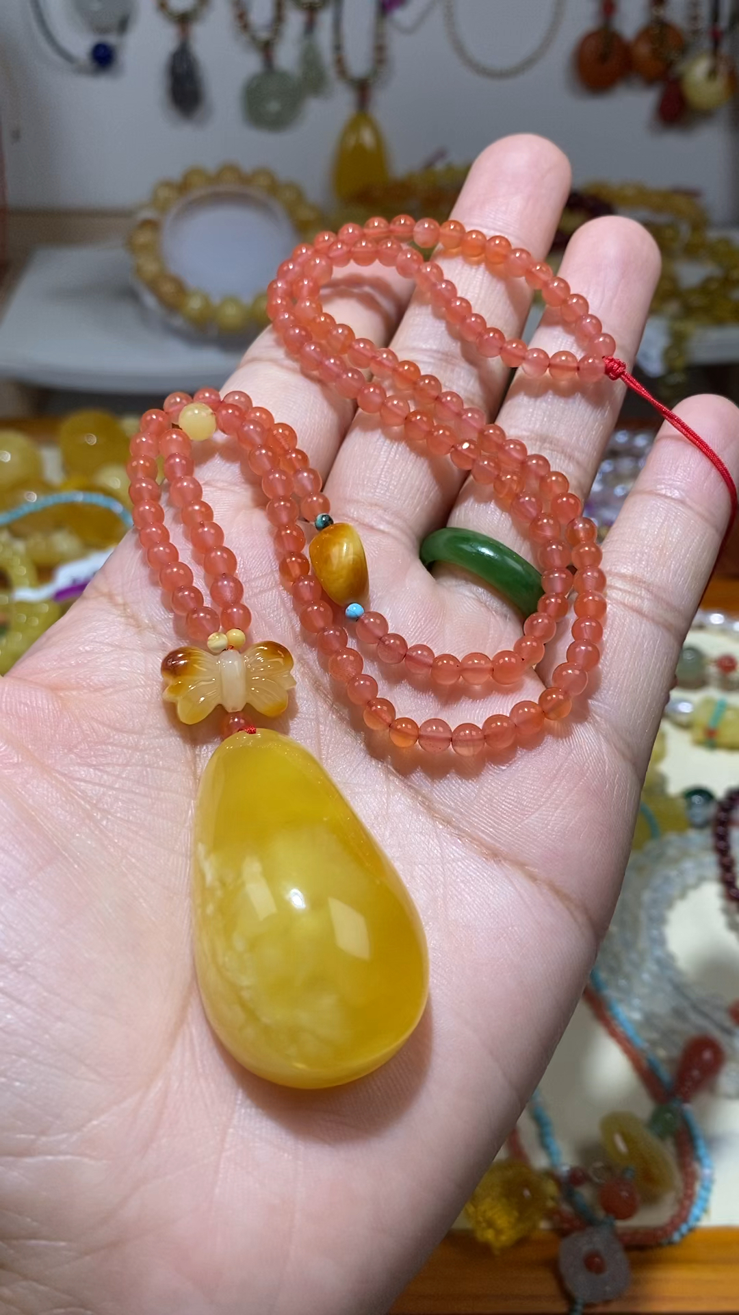 俄料蜜蜡水滴吊坠搭配南红万能链!超级经典大气!