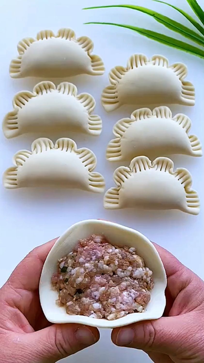 花边饺子的做法。