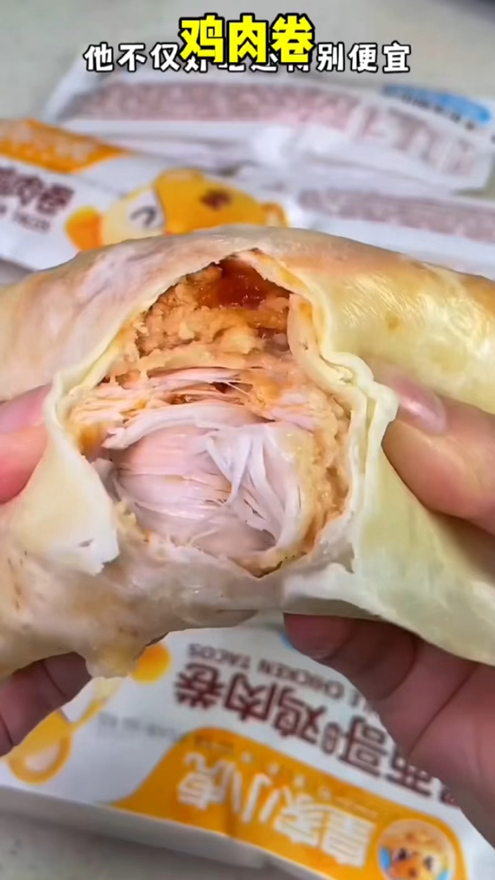 这个鸡肉卷,不仅好吃,还特别便宜,有奥尔良和香辣玉米两种口味