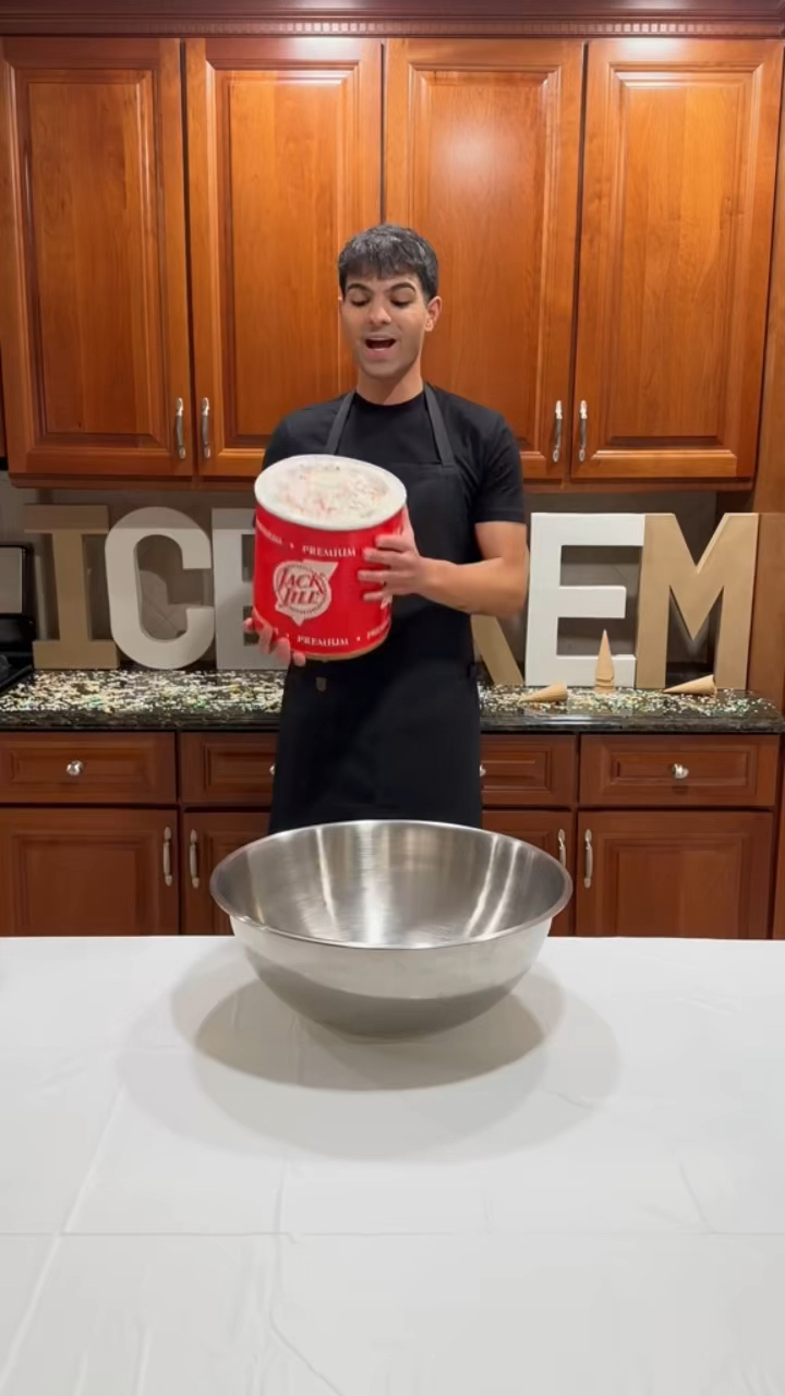 这个阳光帅气的大男孩,你绝对想不到他要做什么