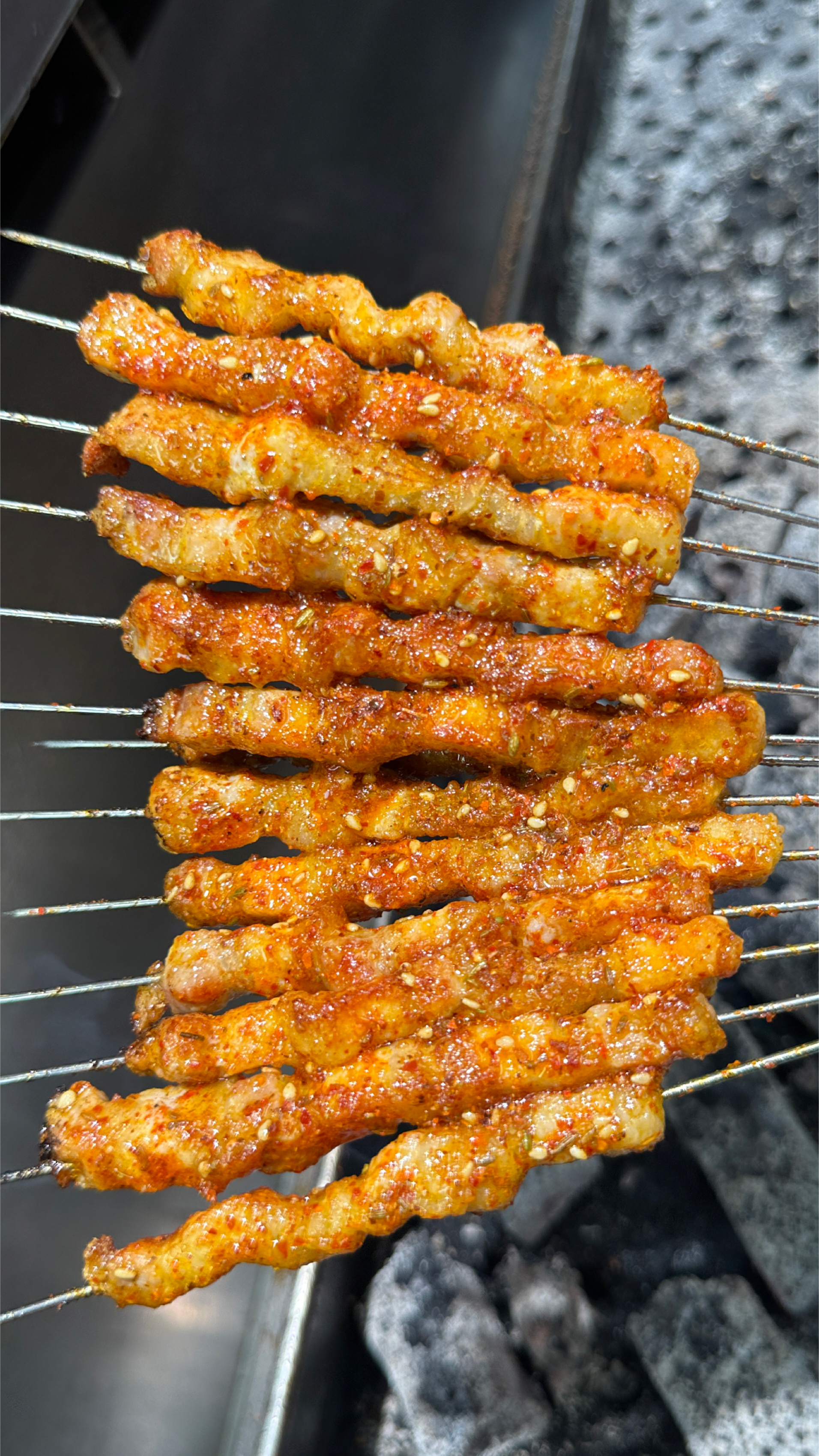 烧烤店的香辣猪肉串儿