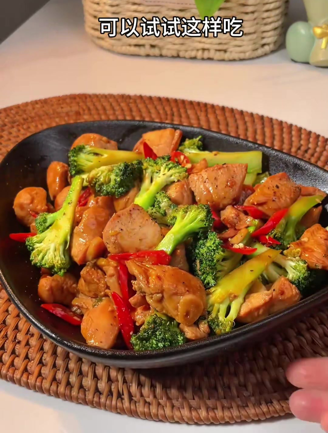 减脂期不会搭配的姐妹,可以试试西兰花炒鸡胸肉,好吃不柴还低卡