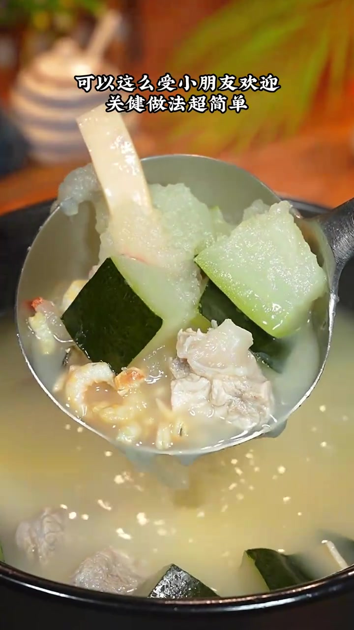 天气热我就习惯简简单单煮了冬瓜鱿鱼汤,做法简单又清甜好喝
