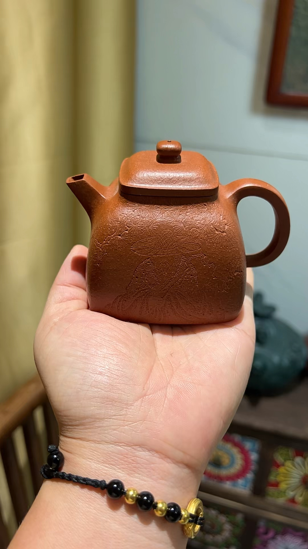 秋天落叶飘零奶茶温暖人心。第1杯奶茶,为你的秋天增添一抹甜蜜