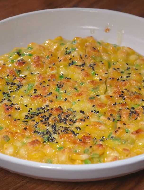 玉米煎饼这样做,酥脆又好吃,馋哭了隔壁小孩