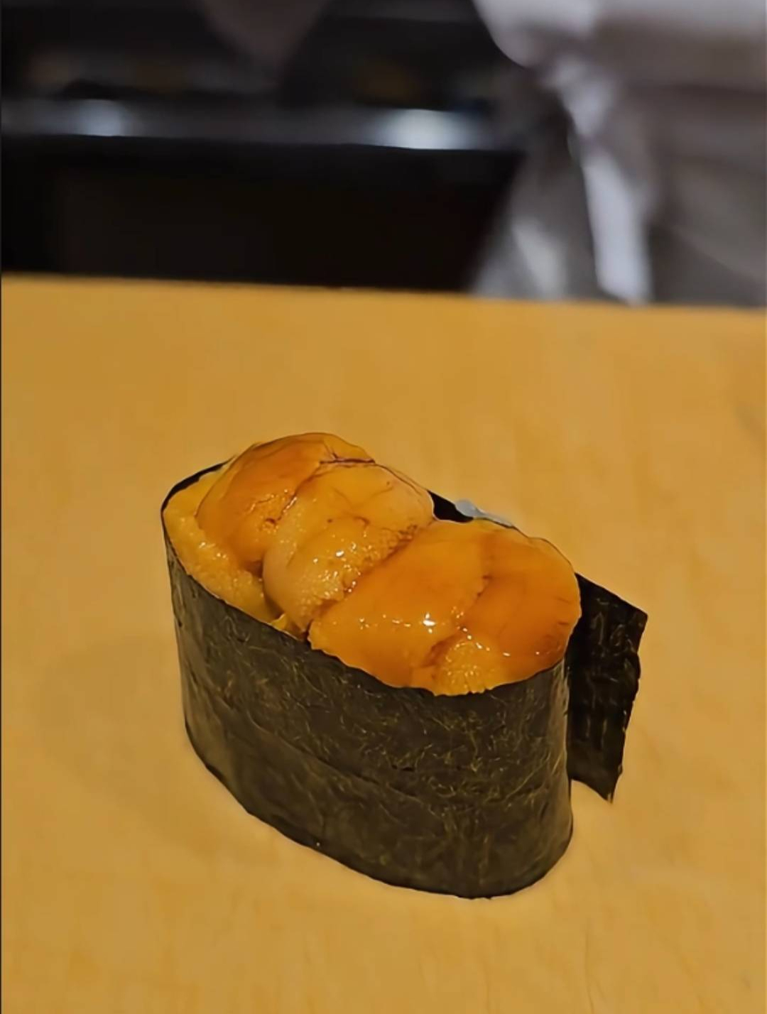 海洋之珍,军舰寿司新宠!海胆鲜美滋味,每一口都是奢华的享受!