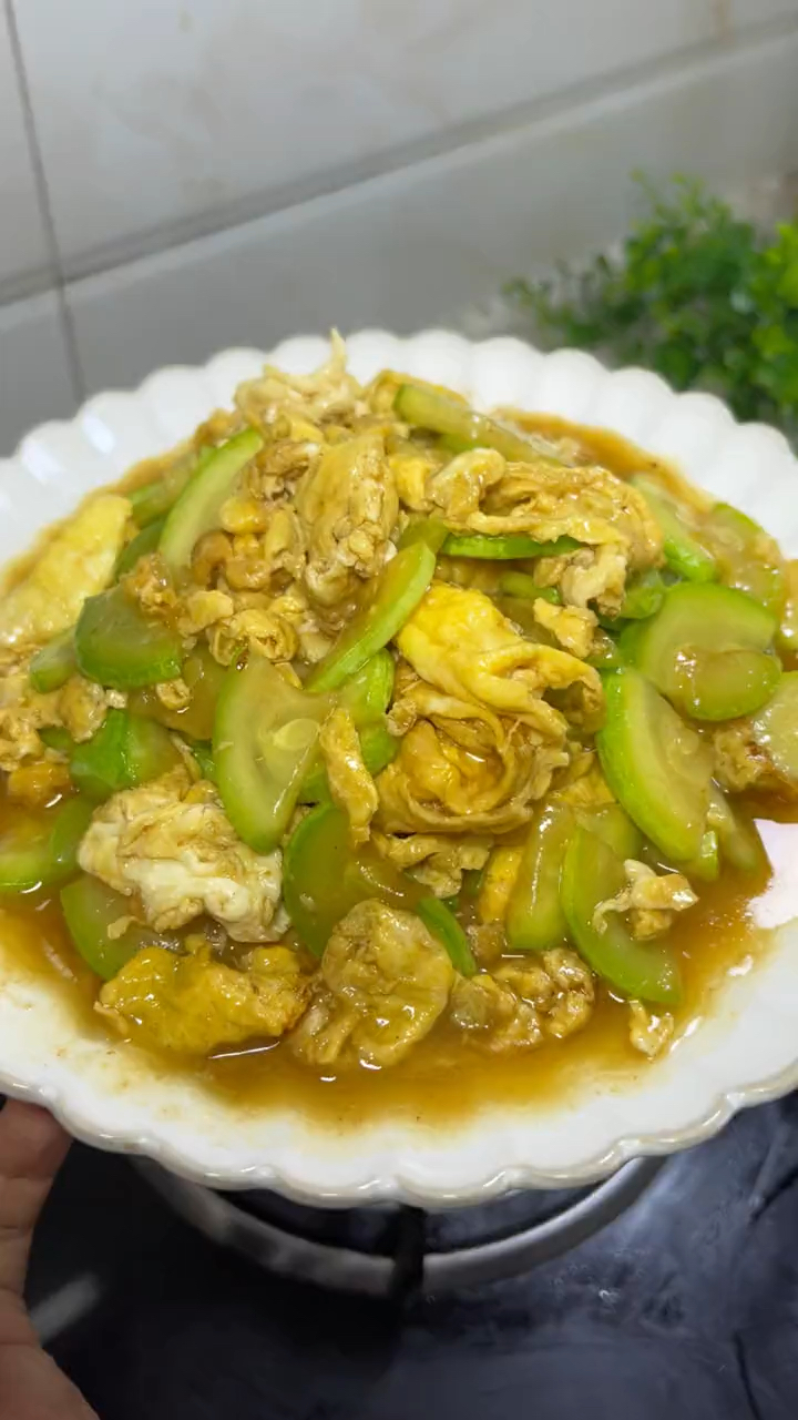 没什么吃的,就来做个角瓜炒鸡蛋吧