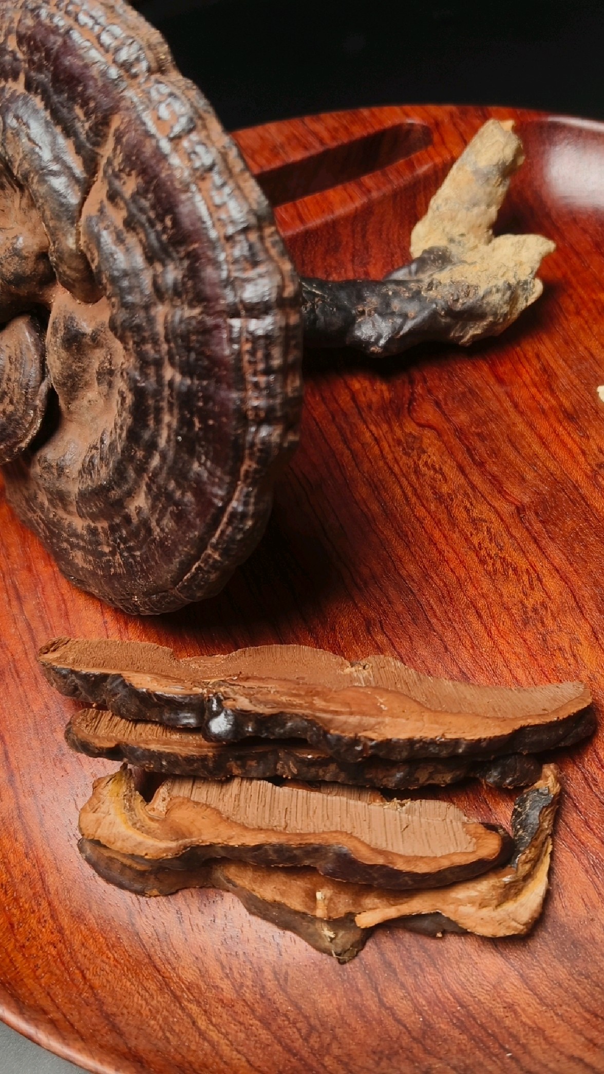 女人养生汤:灵芝乌鸡参汤喝了脸色红润睡眠香