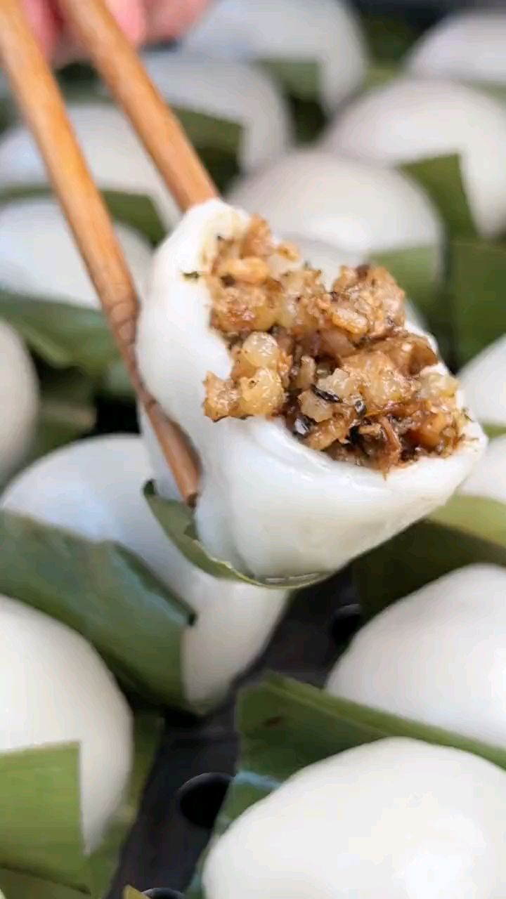 这是刚刚给老乡们蒸好的大鸭儿粑