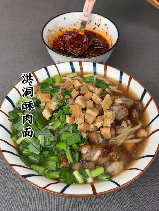 山西洪洞大槐树,我想没有人能抵挡住,洪洞酥肉面,的诱惑吧