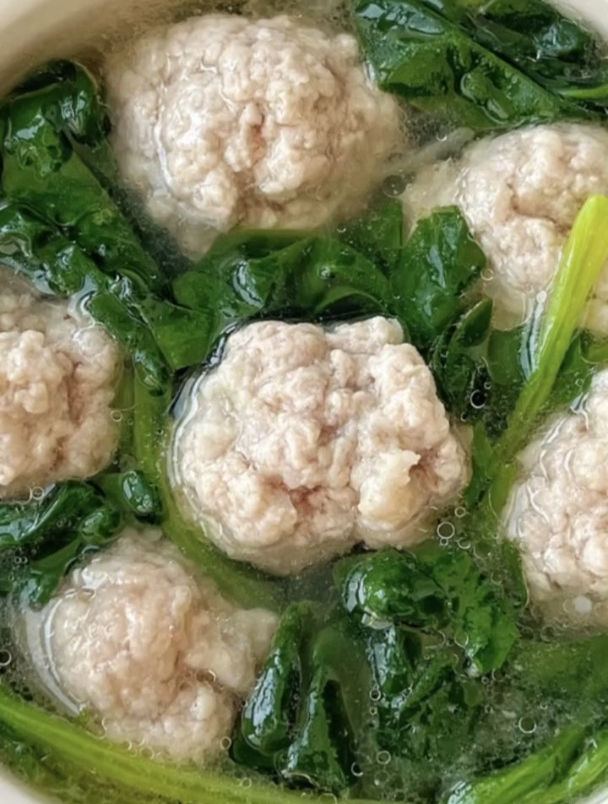 天热就给家人炖一锅海带头筒骨汤吧,清甜软糯