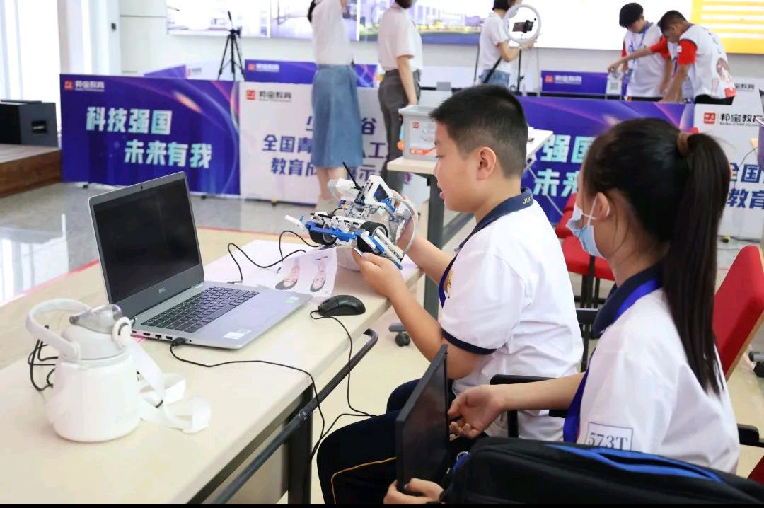 热词看未来丨以人工智能引领科研范式变革