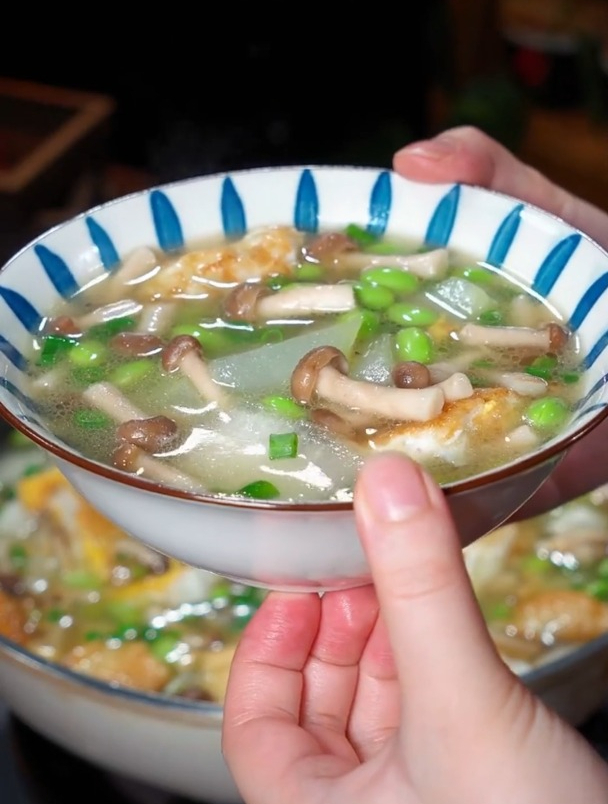 这个季节记得多喝汤,这道冬瓜三鲜汤汤鲜味美,还很解暑