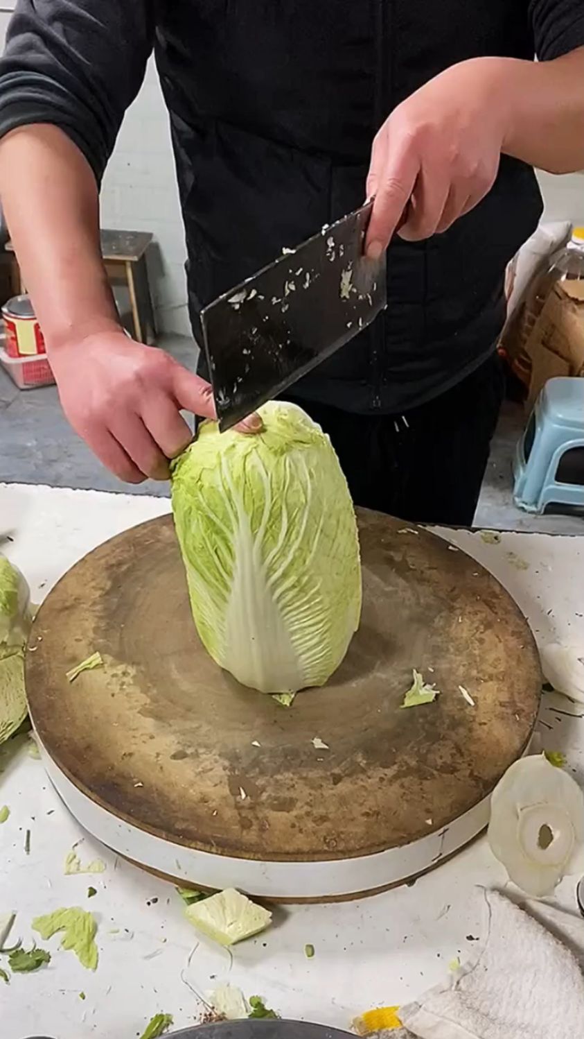 大白菜的快速切法。