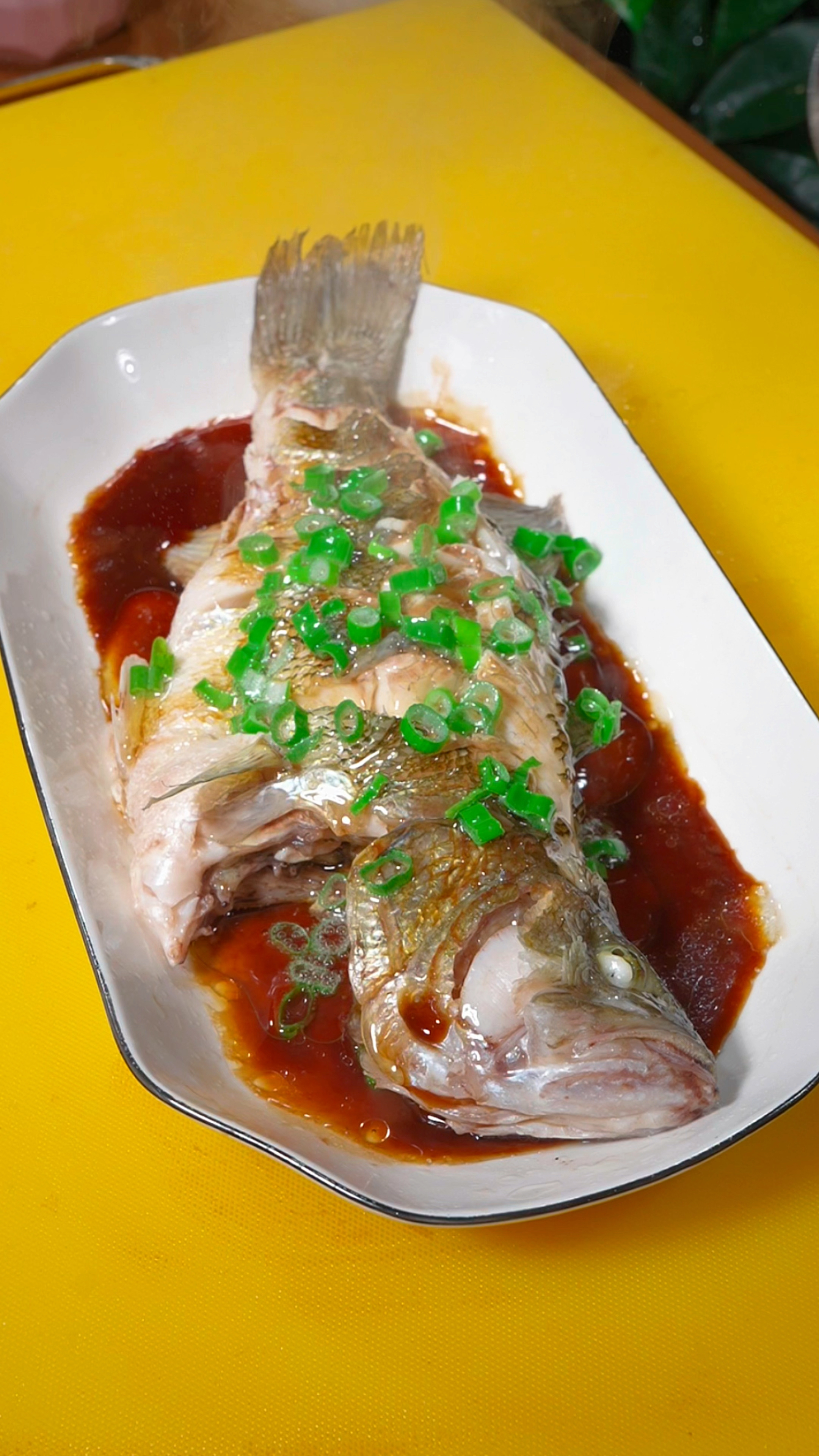 清蒸鲈鱼的家常做法