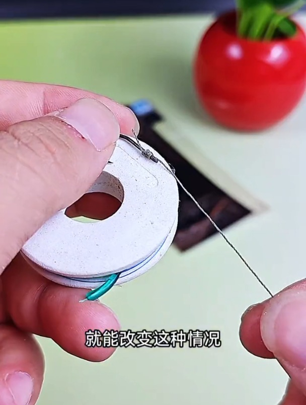 大鲤鱼明明已经咬钩了,为什么提竿却不上鱼?原因就在鱼钩上!