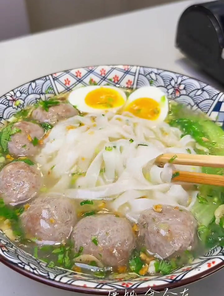 营养好吃的早餐「牛肉丸汤河粉」5分钟搞定好吃的跳脚