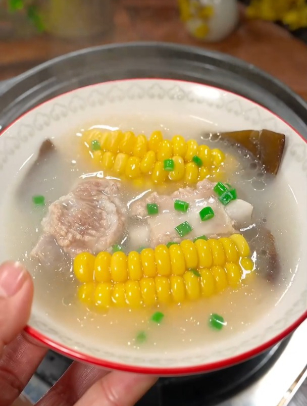 这样炖出来的海带头排骨汤,清甜又鲜糯,天热喝太适合了