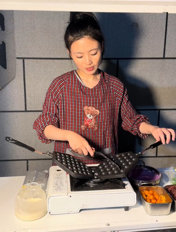 爱的鸡蛋仔,美食博主上线啦