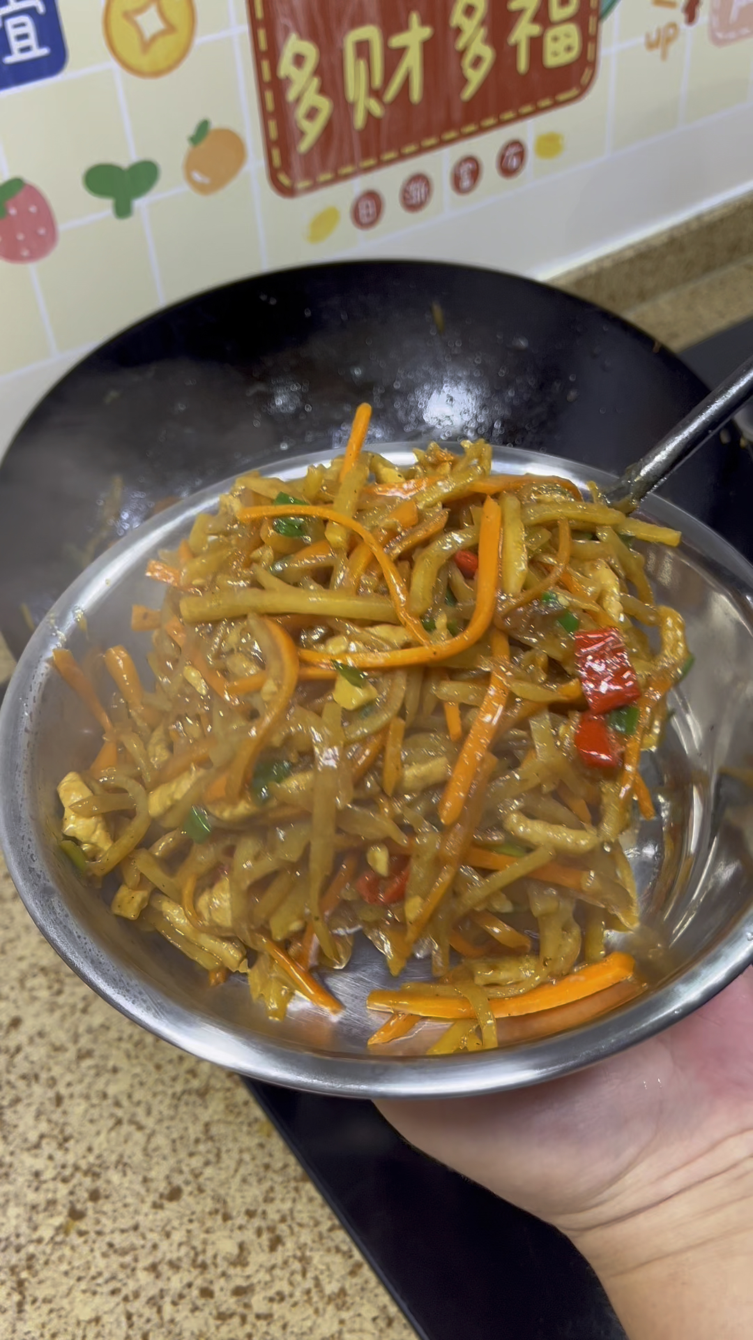 恐怕没有哪个孩子不喜欢吃这个土豆丝炒肉吧!#炒土豆丝家常做法