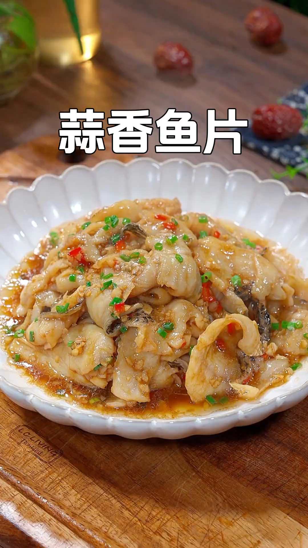 黑鱼买回家不要总是炖和水煮了,像我这样做道蒜香鱼片,蒜香浓郁