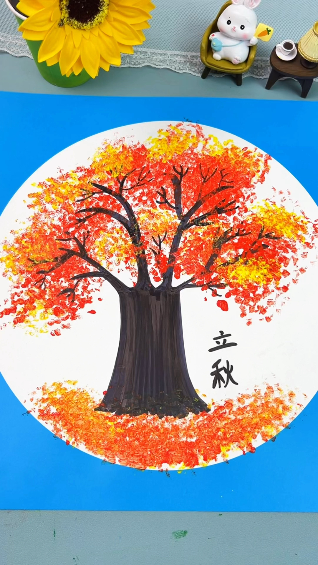 和孩子一起,用水果网来画秋天的大树创意儿童画#亲子手工