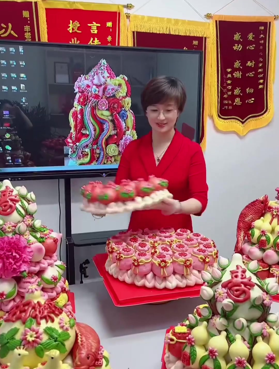 到底是什么馒头1800,这款龙凤呈绝对是婚礼上的显眼包!