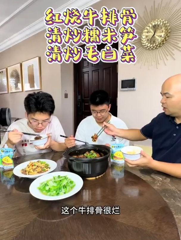 给孩子们做了红烧牛仔骨他们可喜欢了,就这一道菜就能干两大碗饭