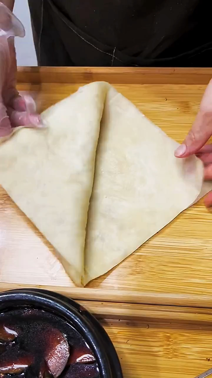 大饼卷肠,卷土豆片儿,这么吃才好吃。