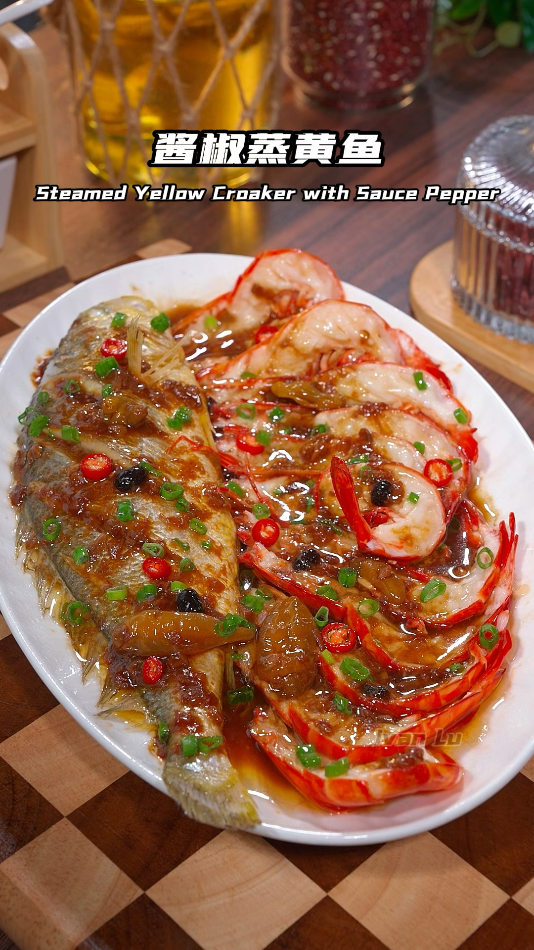 用开水把黄鱼烫一烫,做出来就是一道温州各大酒店的特色美食